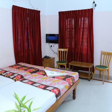 Princess Inn Royal Thiruvananthapuram Buitenkant foto