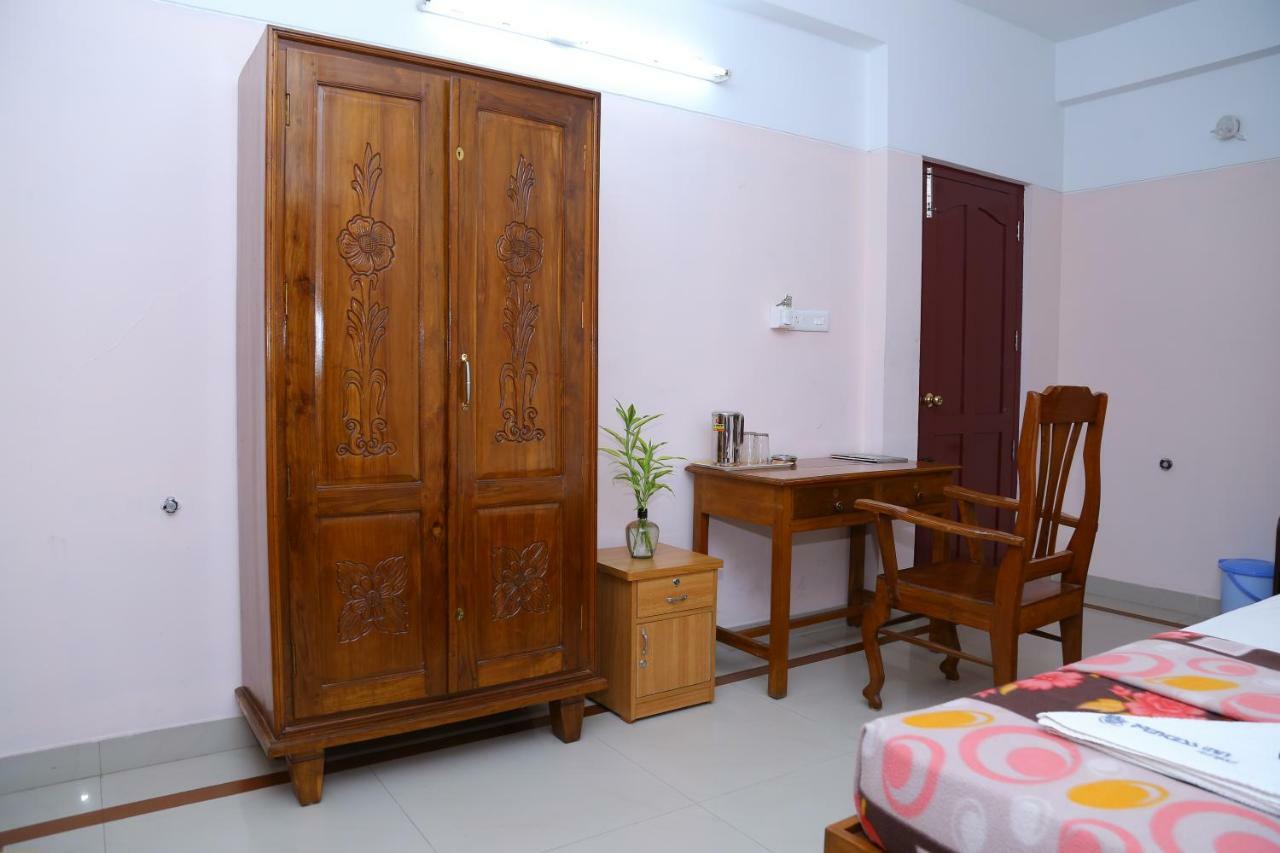Princess Inn Royal Thiruvananthapuram Buitenkant foto