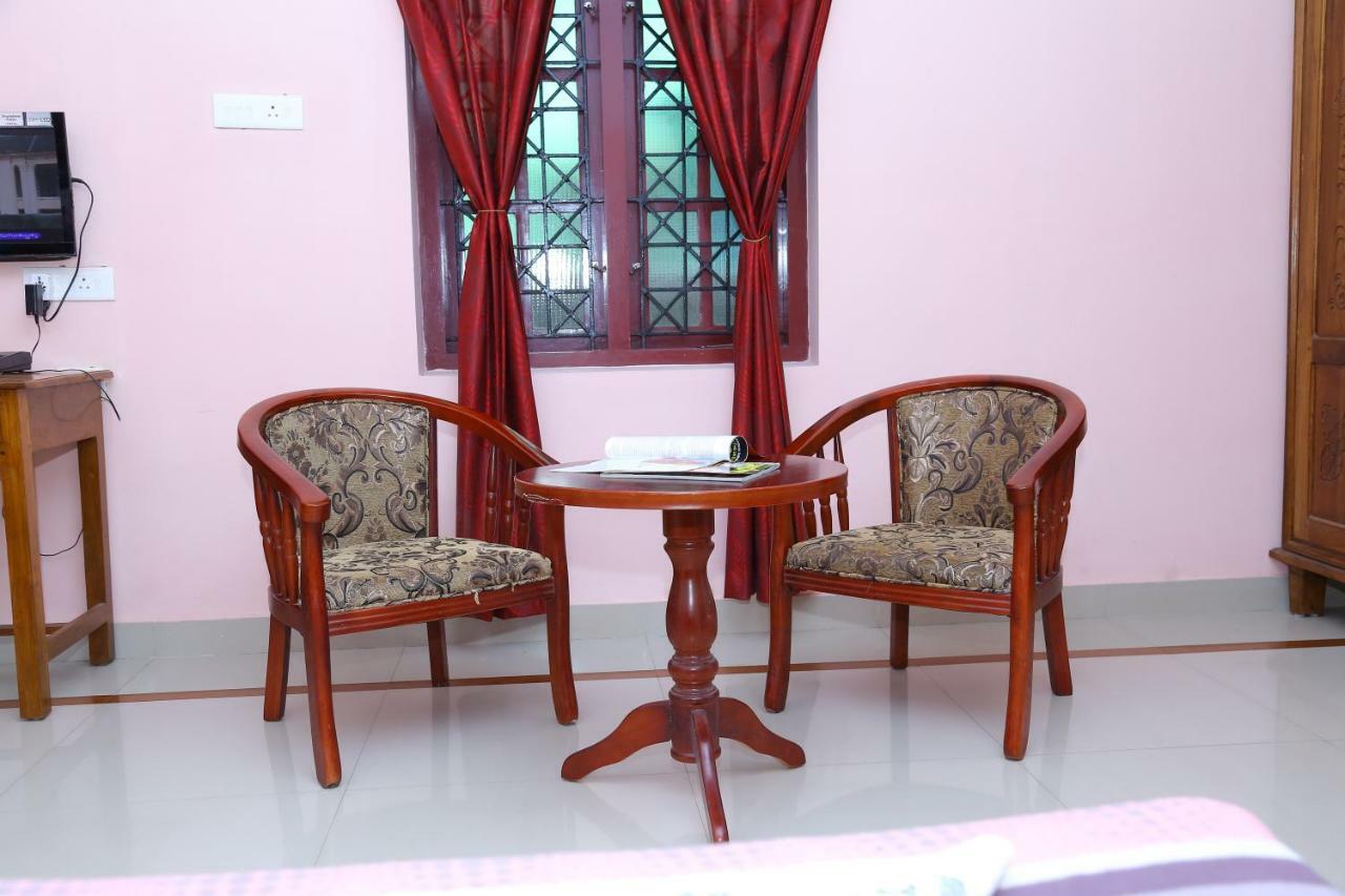 Princess Inn Royal Thiruvananthapuram Buitenkant foto